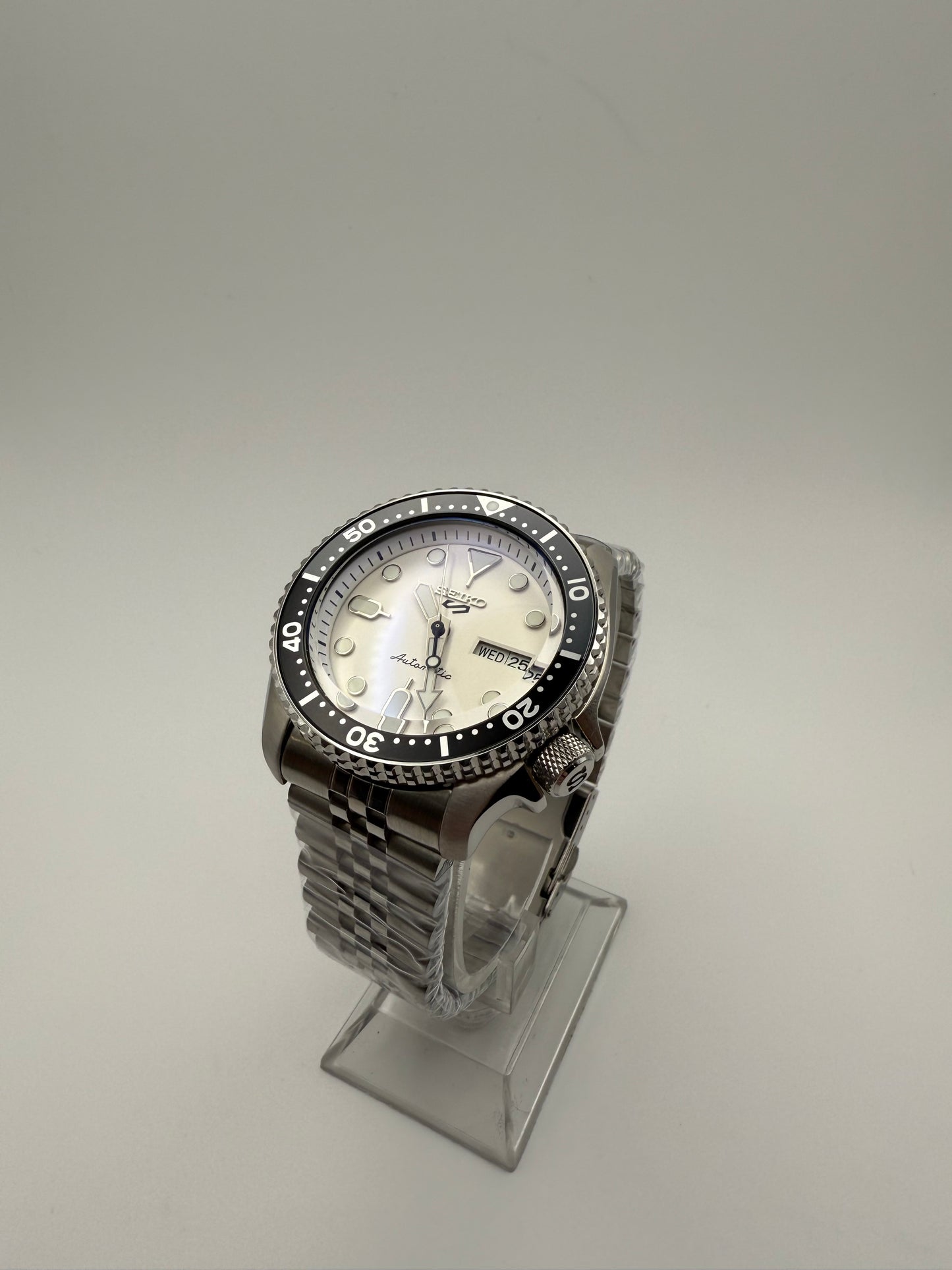 Black/White SKX 5 Mod