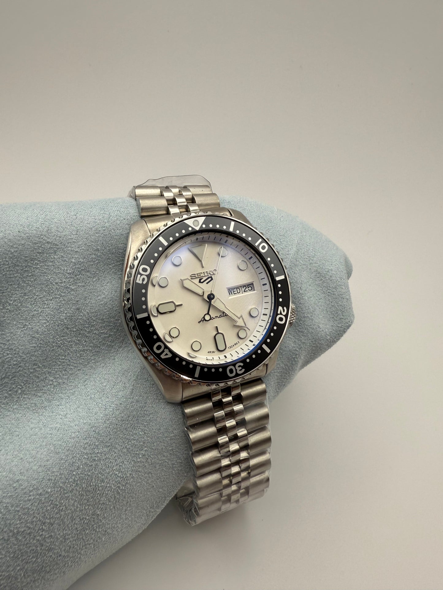 Black/White SKX 5 Mod
