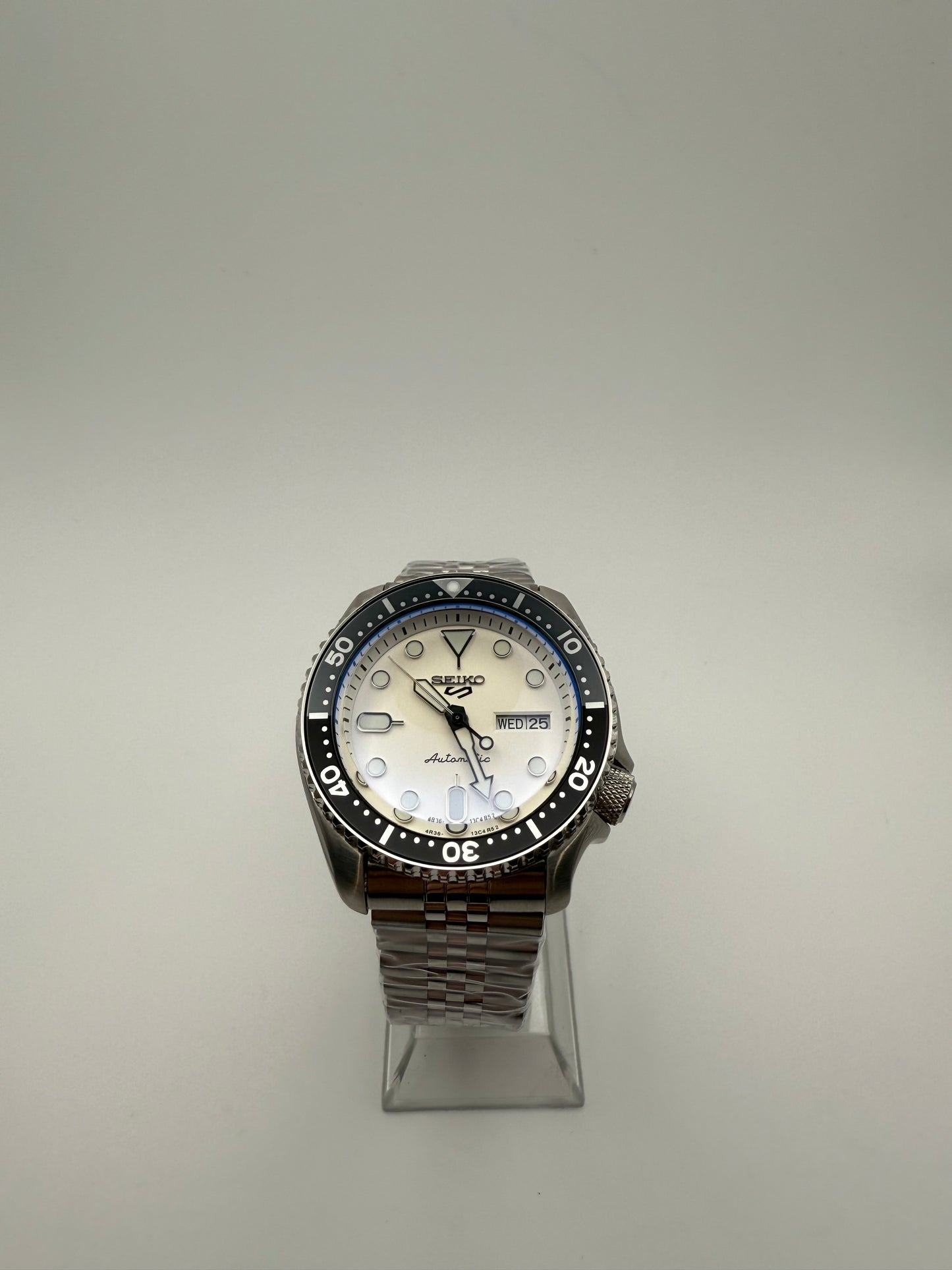Black/White SKX 5 Mod