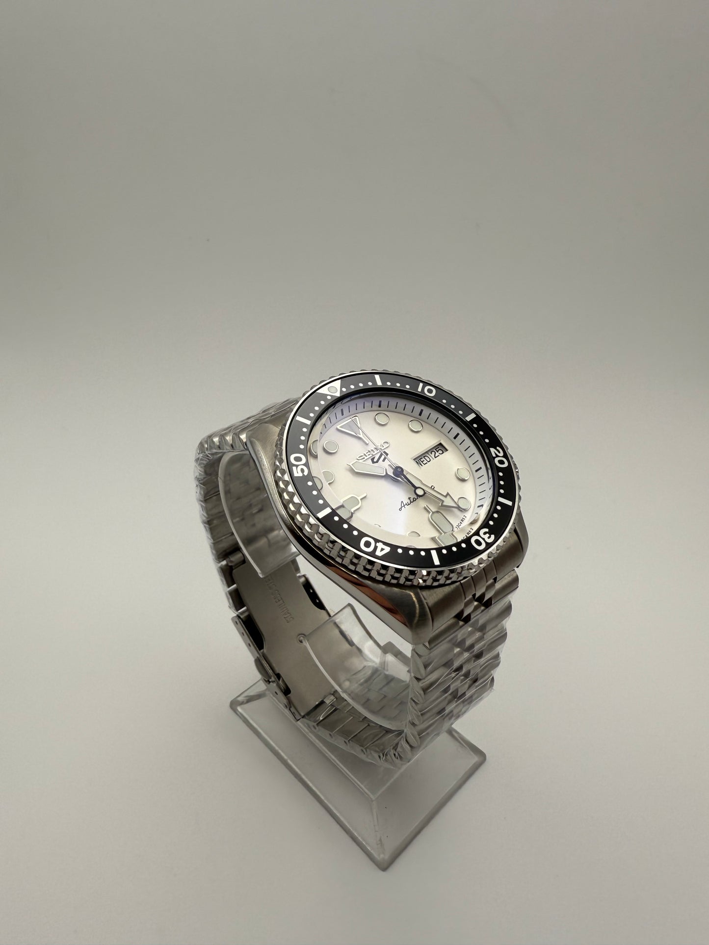Black/White SKX 5 Mod
