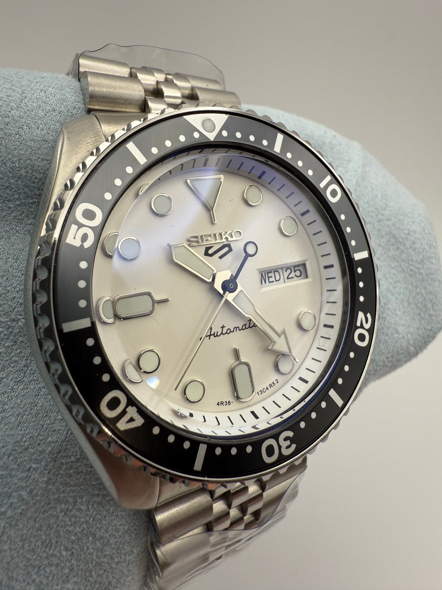 Black/White SKX 5 Mod