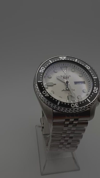 Black/White SKX 5 Mod